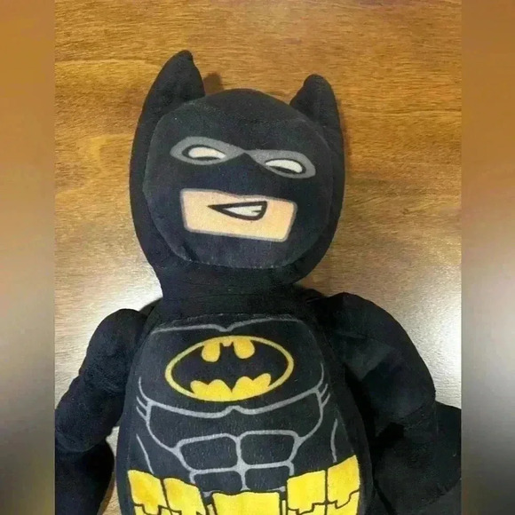 The LEGO BATMAN MOVIE 20" Extra Large Plush Stuffed Pillow Minifigure - Picture 3 of 11